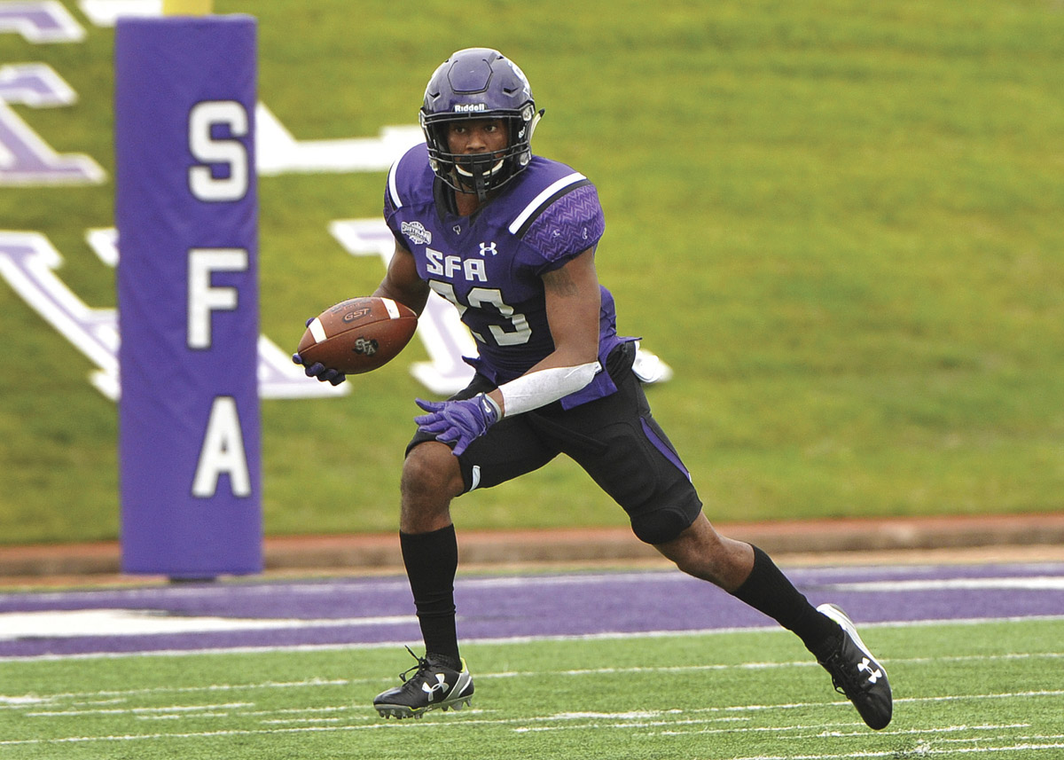 Football races past University of the Incarnate Word on Homecoming