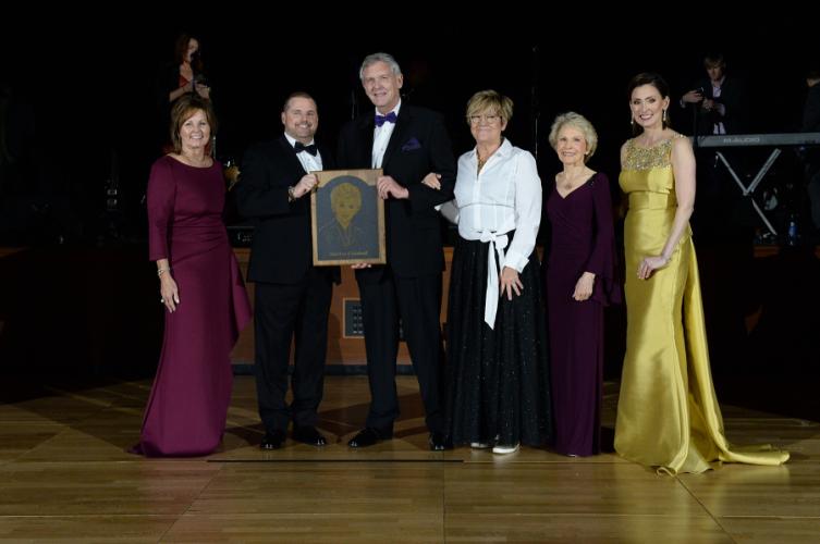 Brigettee Henderson, Scott Gordon, James and Vicki Houser, Jane Green and Jill Still