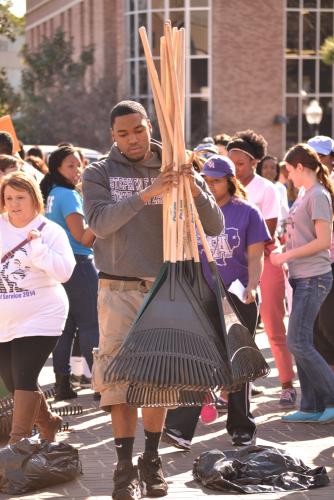 SFA student volunteers