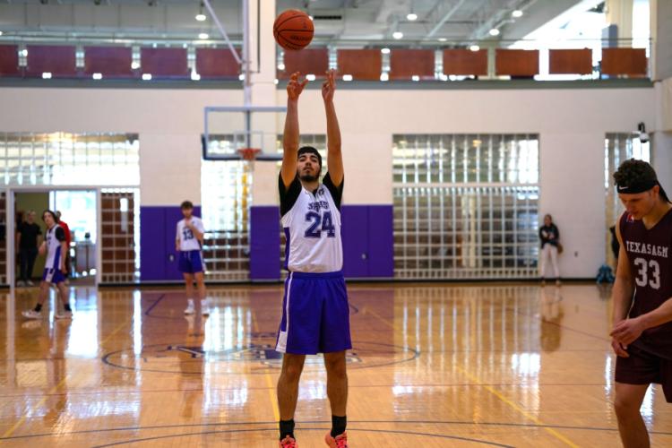 a member of the SFA men’s basketball intramural team takes a free throw