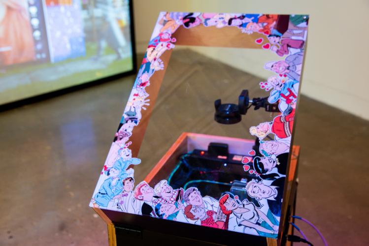 Artist Kris Pierce presents large paintings employing a retro-cartoon style reminiscent of American comic design from the 1950s and ’60s alongside multimedia works.