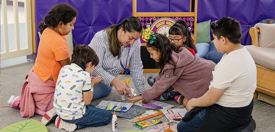 During Project Raíces' Language and Literacy Academias, children participate in game-based bilingual literacy activities while parents receive information on how to connect with community resources.