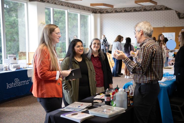 Dietetics experts, professionals and students meeting as a group to discuss nutritional science