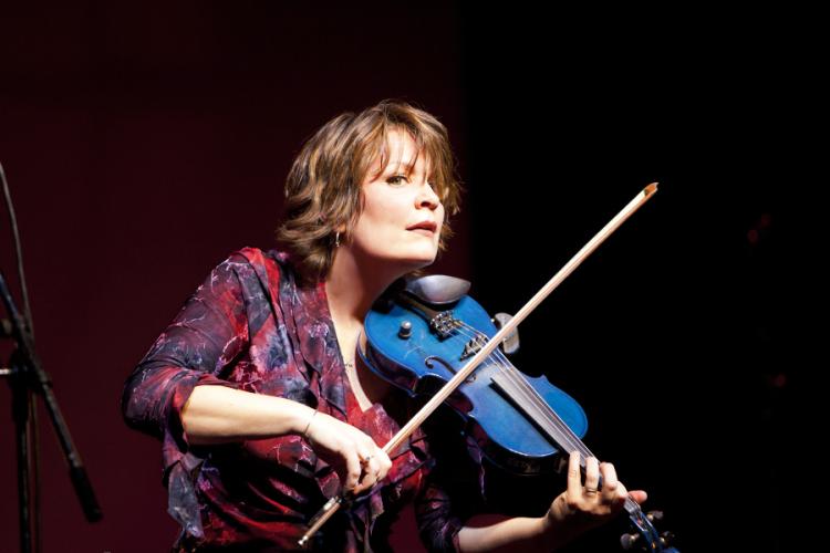 Grammy-winning fiddler Eileen Ivers